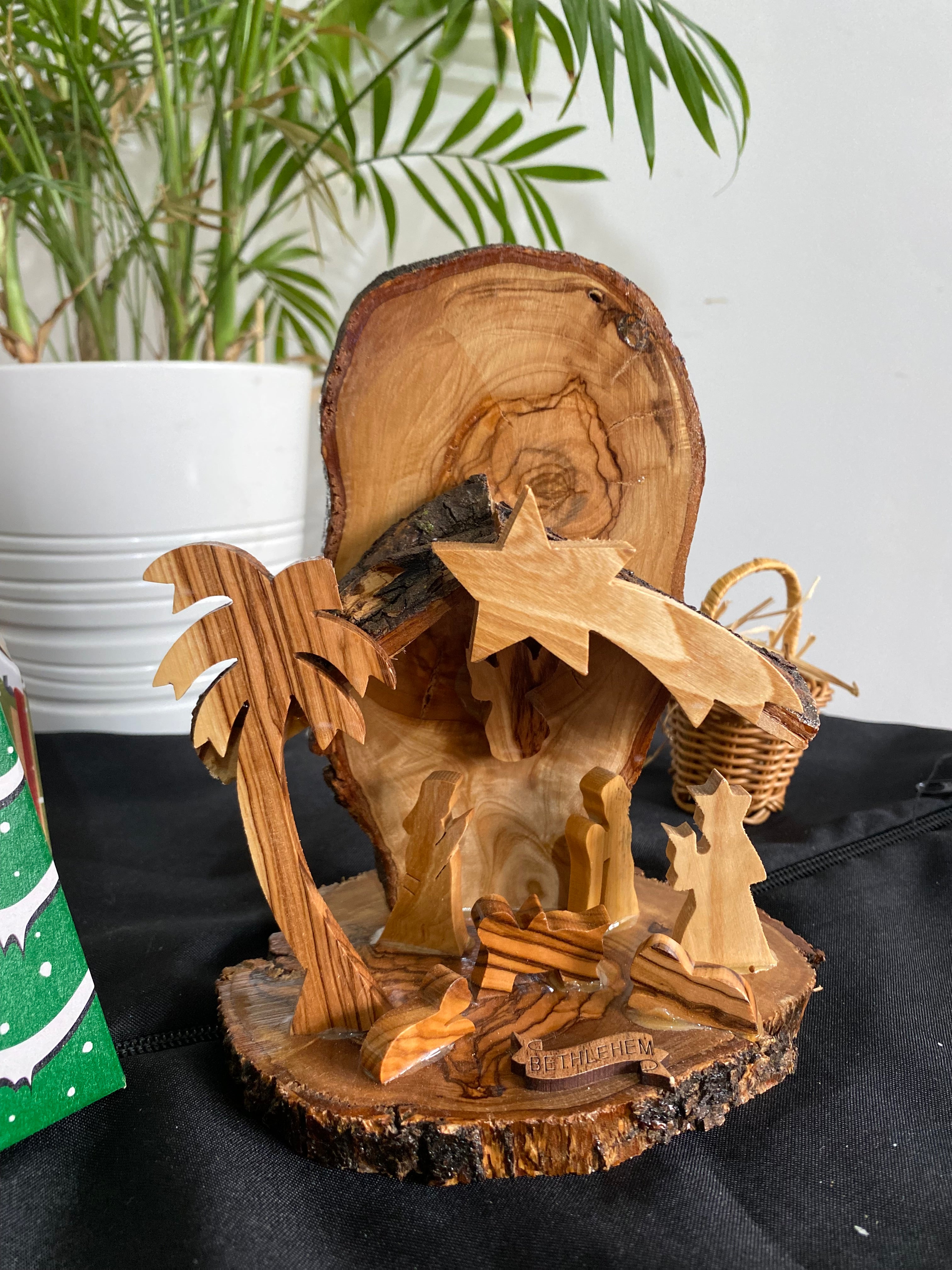 Crèche de Noël en bois d'olivier - Artisanat authentique de Bethléem