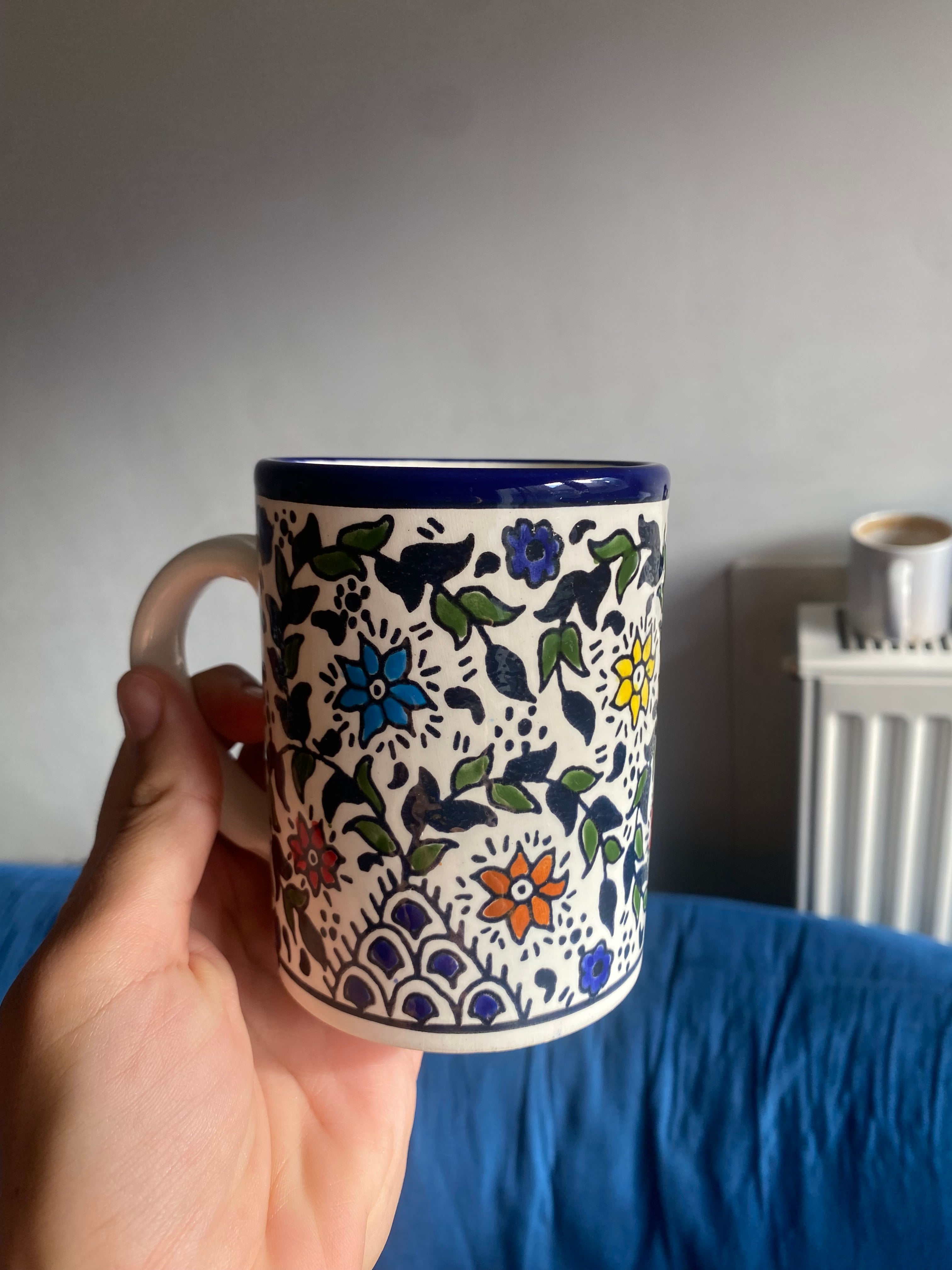 Tasse en céramique fait main– 10 cm, fleurs colorées 2
