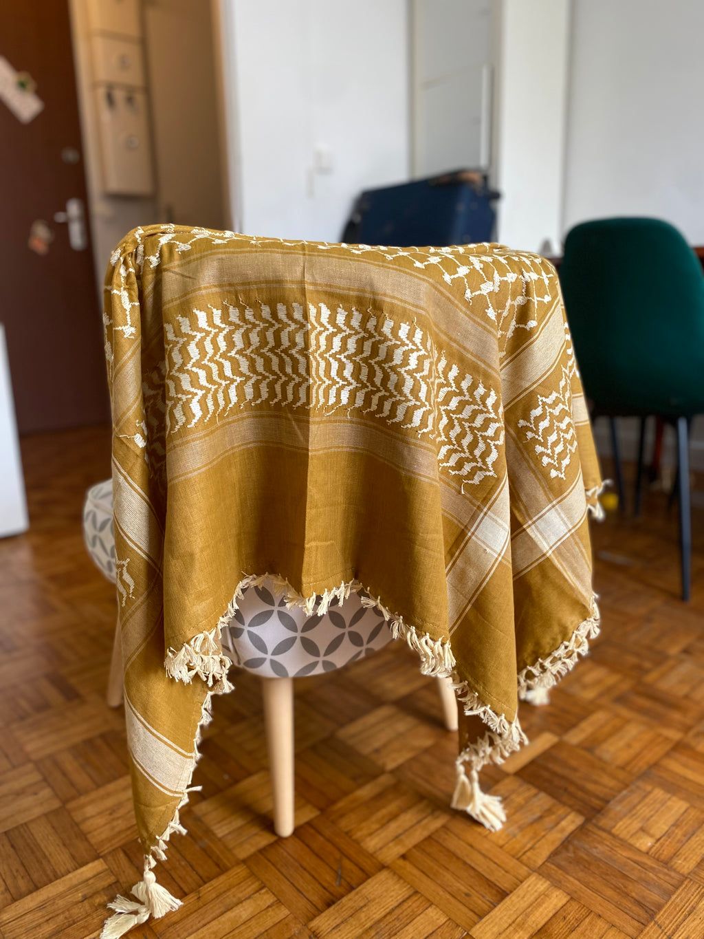 Keffieh palestinien stylé – moutarde/ crème