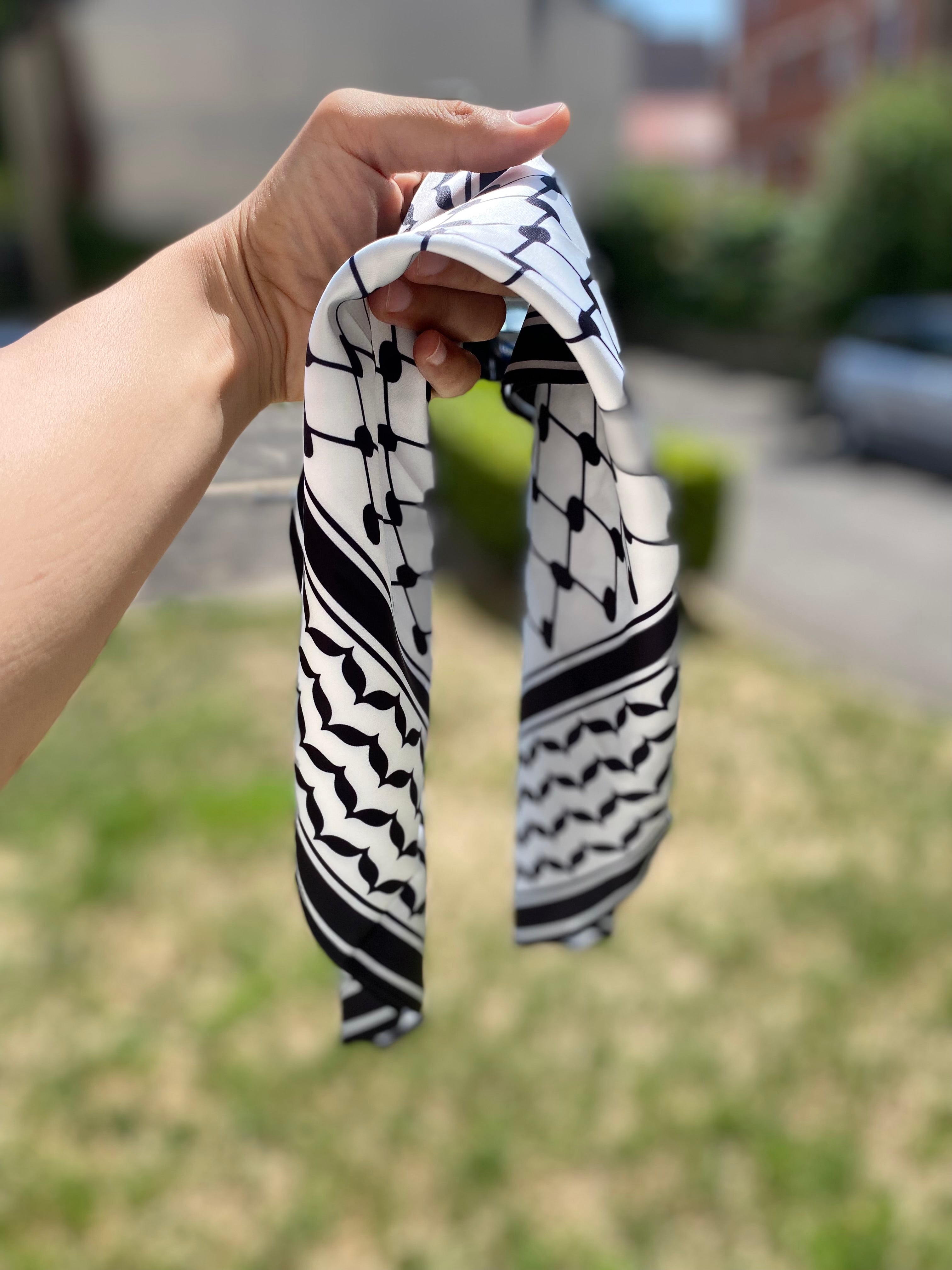 Carré motif Keffieh satiné