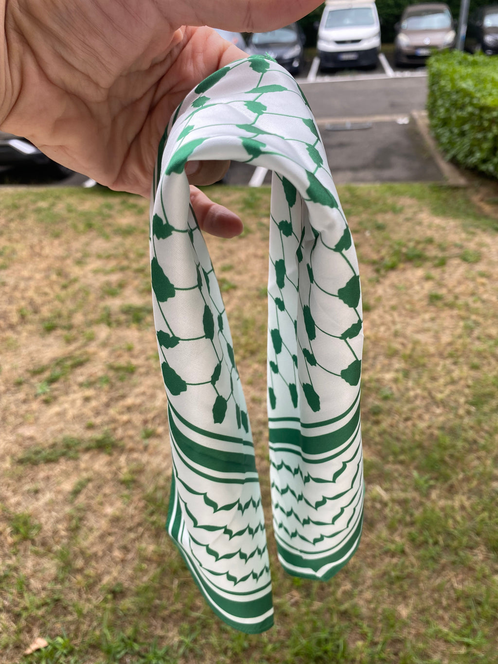 Carré motif Keffieh satiné