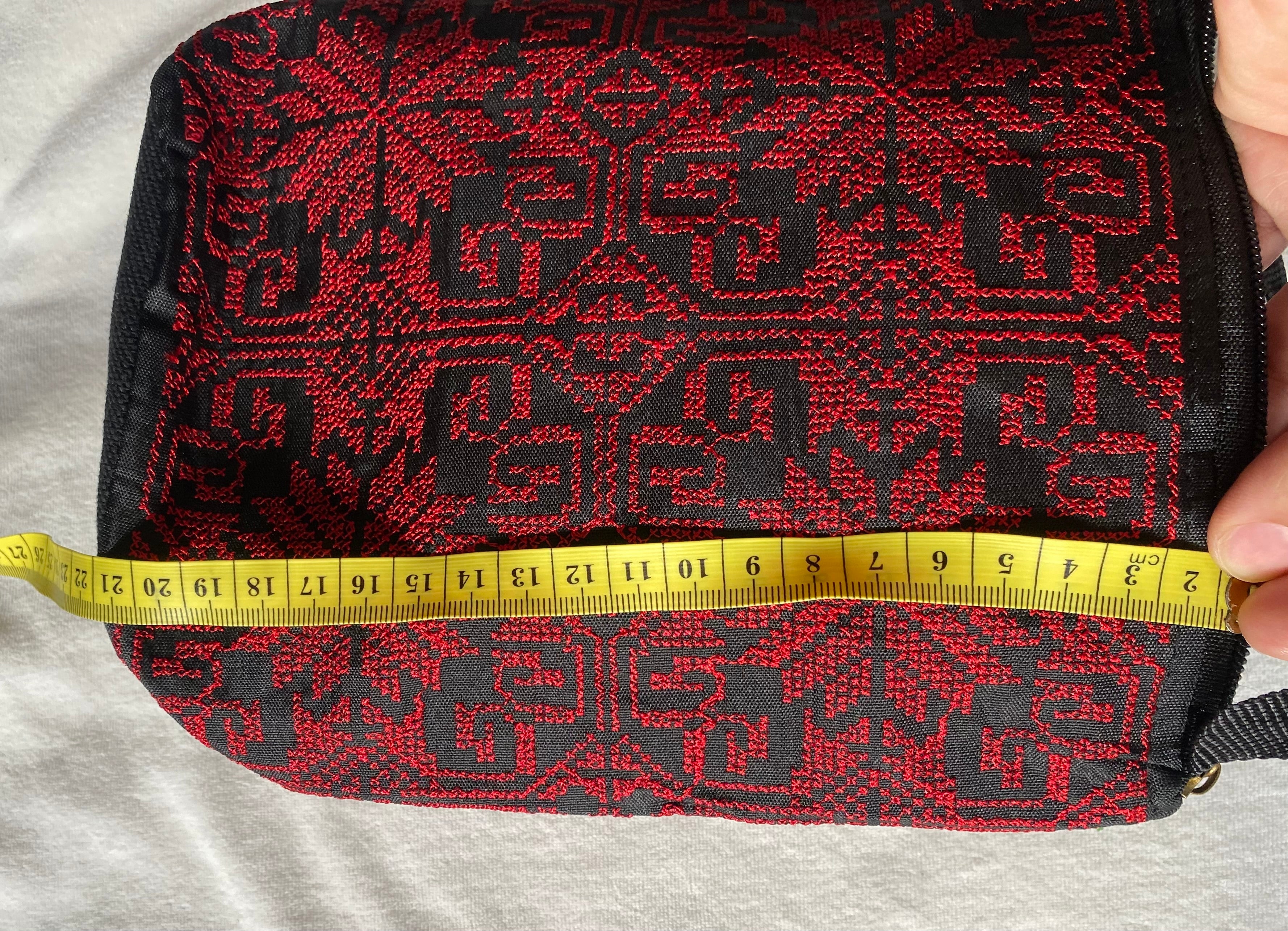 Bandoulière légère brodée – Tatreez palestinien noir & rouge classique