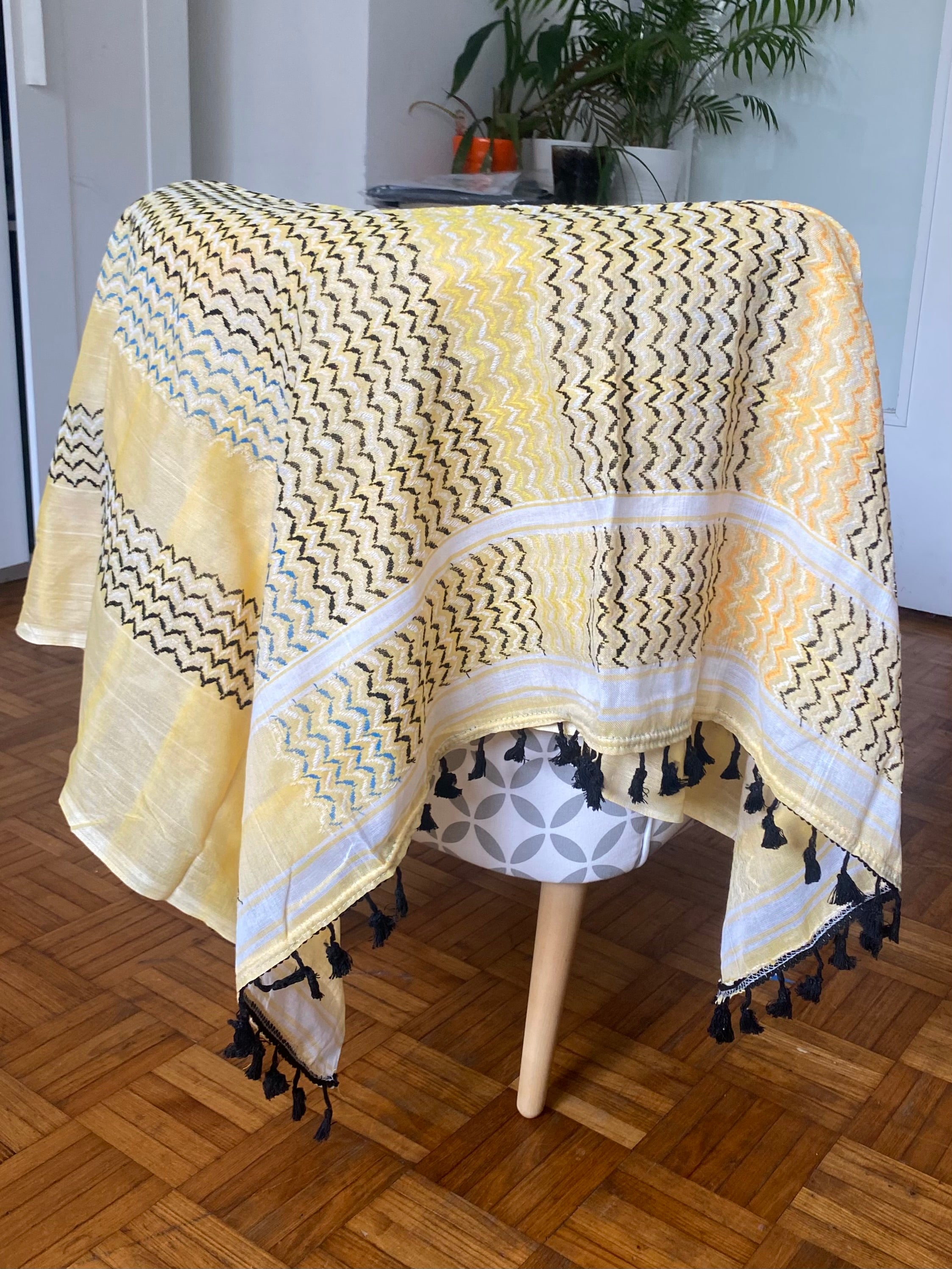 Kiffieh Palestinien authentique jaune avec pompons violets