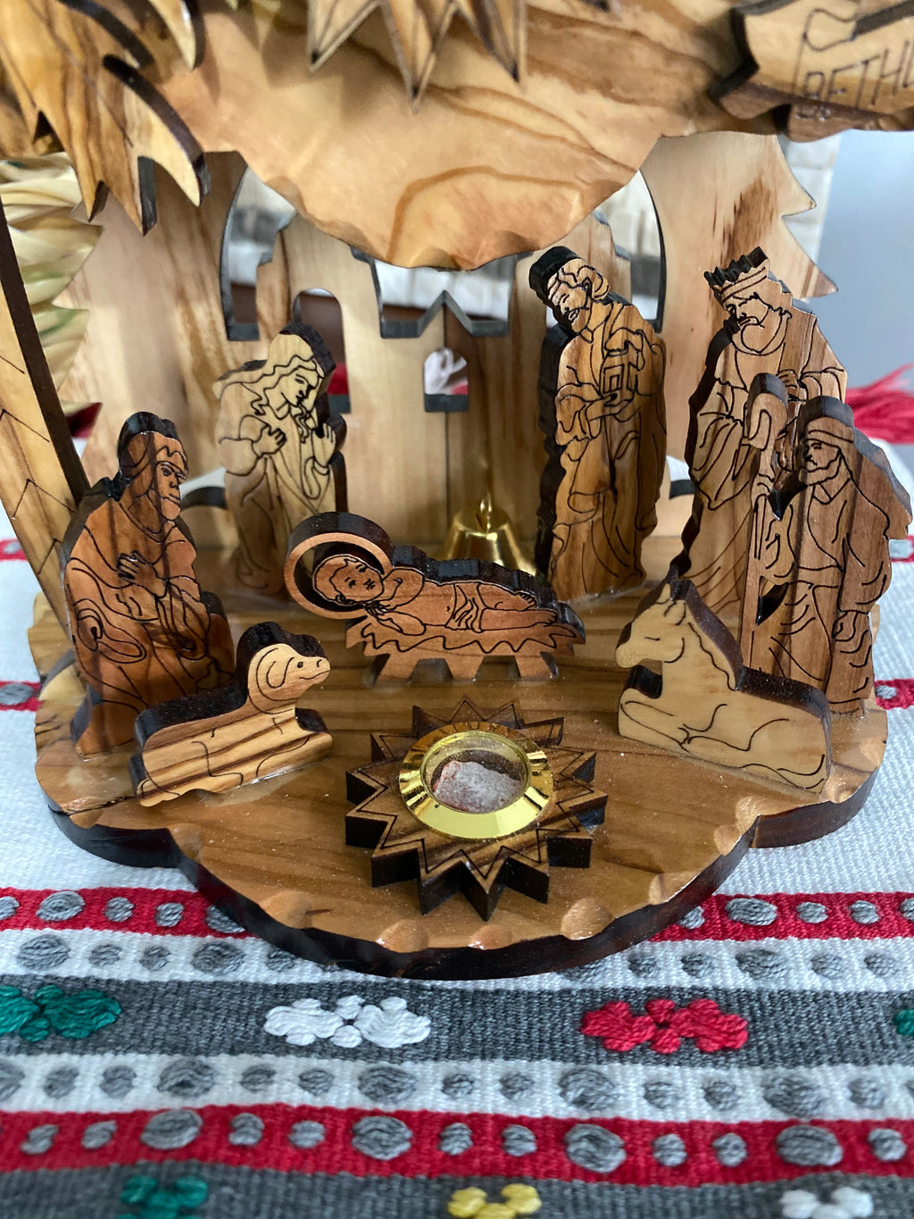 Crèche de Noël artisanale Grand format-
Musique intégrée modèle 2