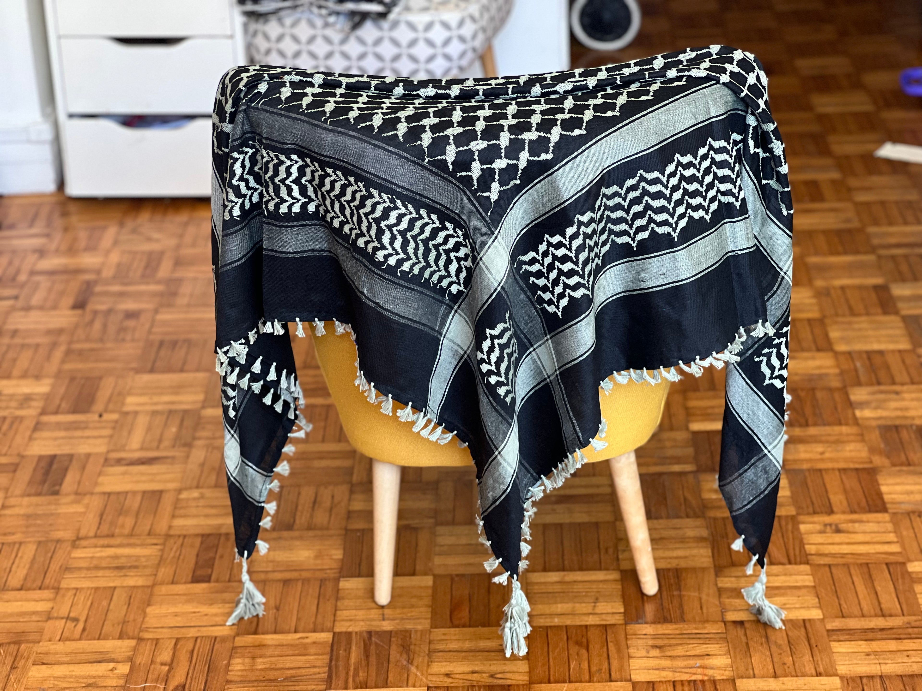 Keffieh palestinien stylé – noir/ crème