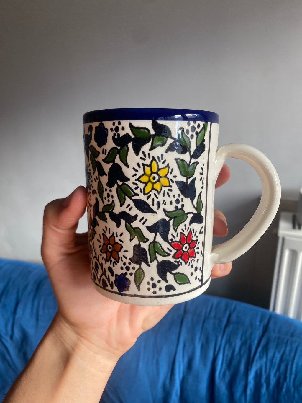 Tasse en céramique fait main– 10 cm, fleurs colorées 2