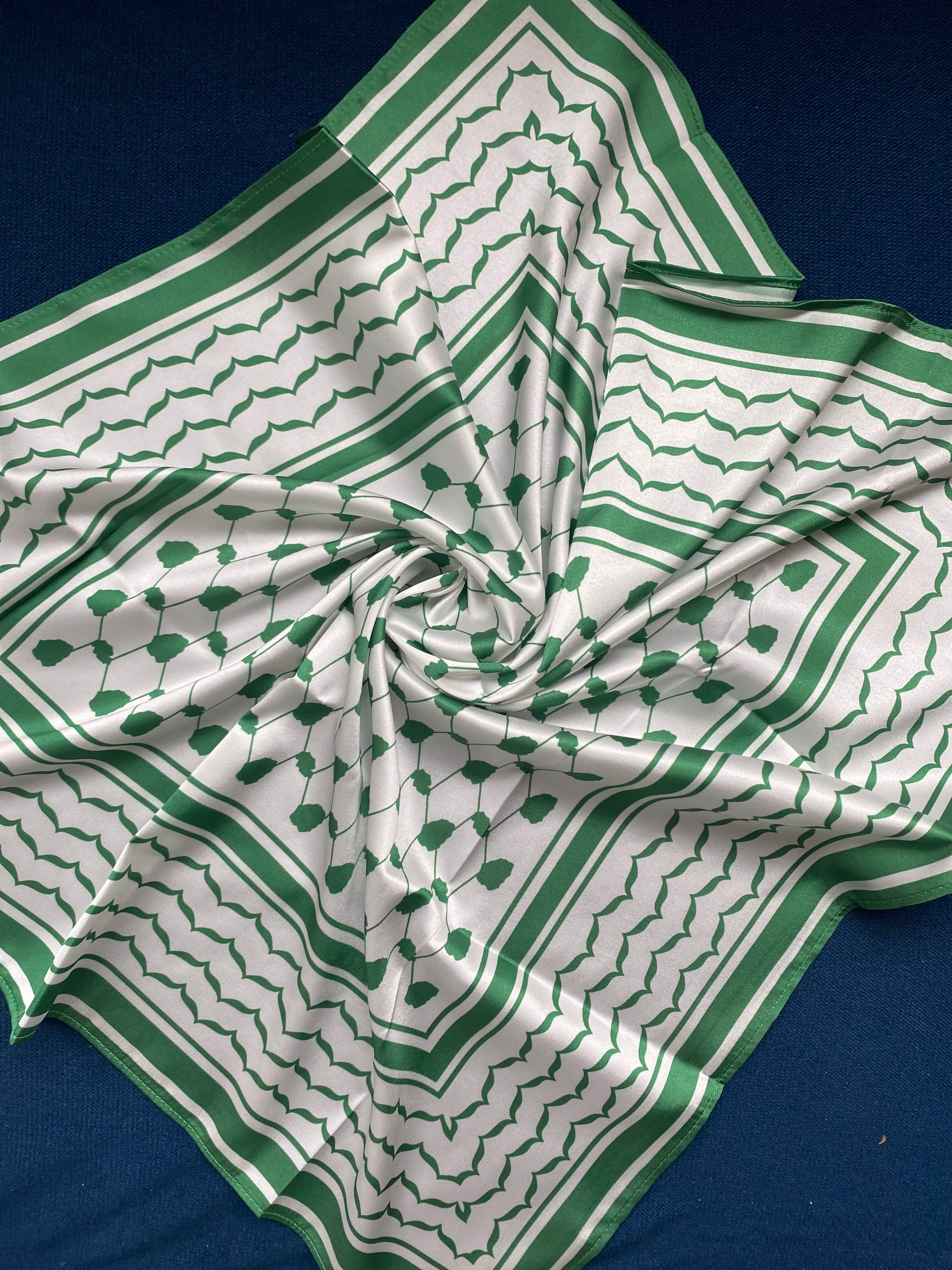 Carré motif Keffieh satiné