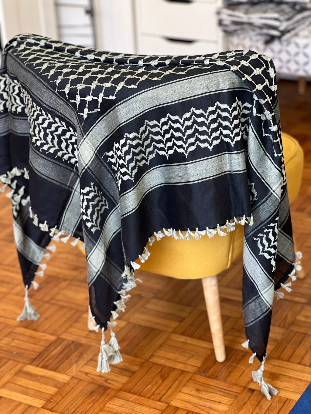 Keffieh palestinien stylé – noir/ crème