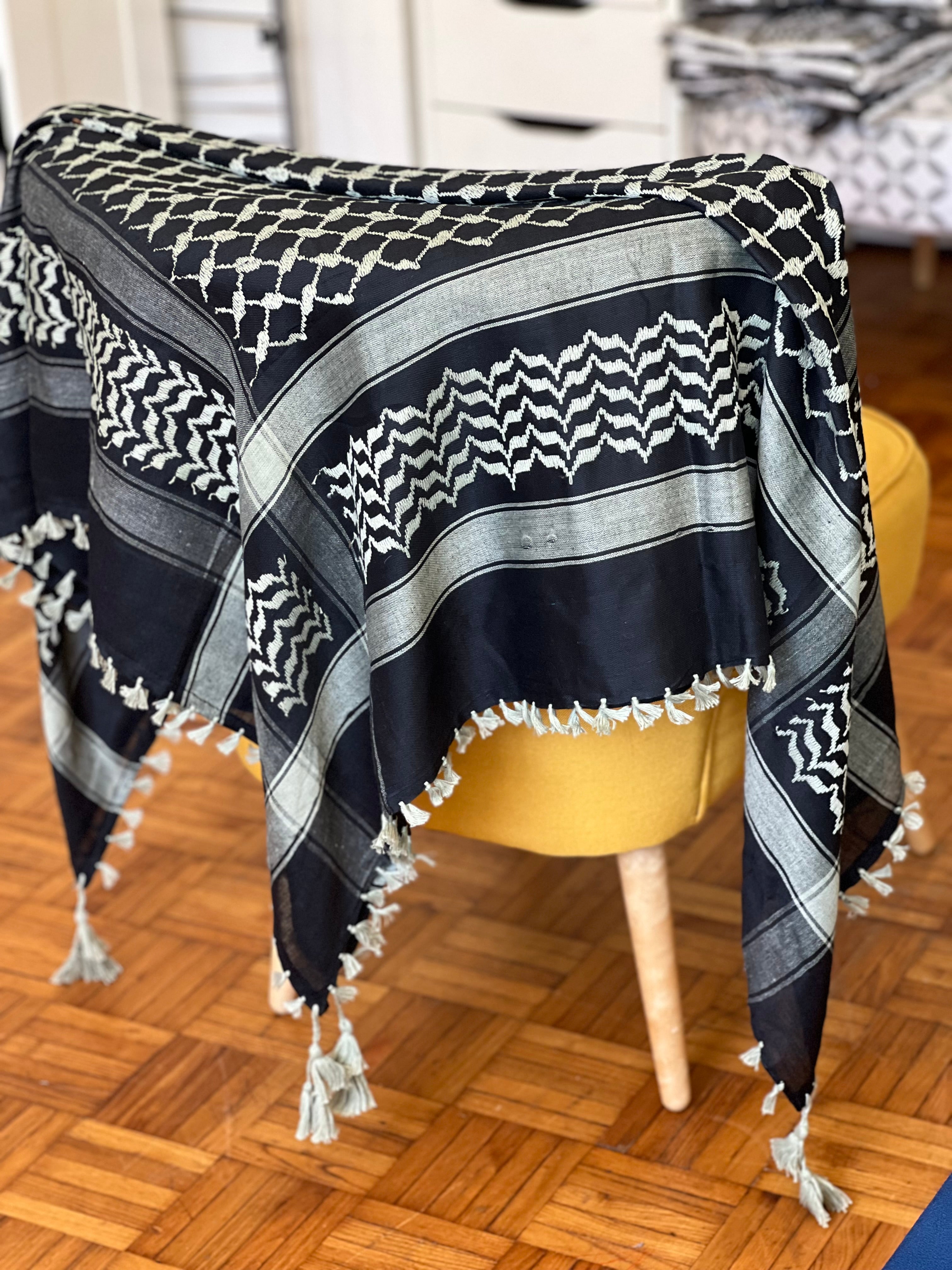 Keffieh palestinien stylé – noir/ crème