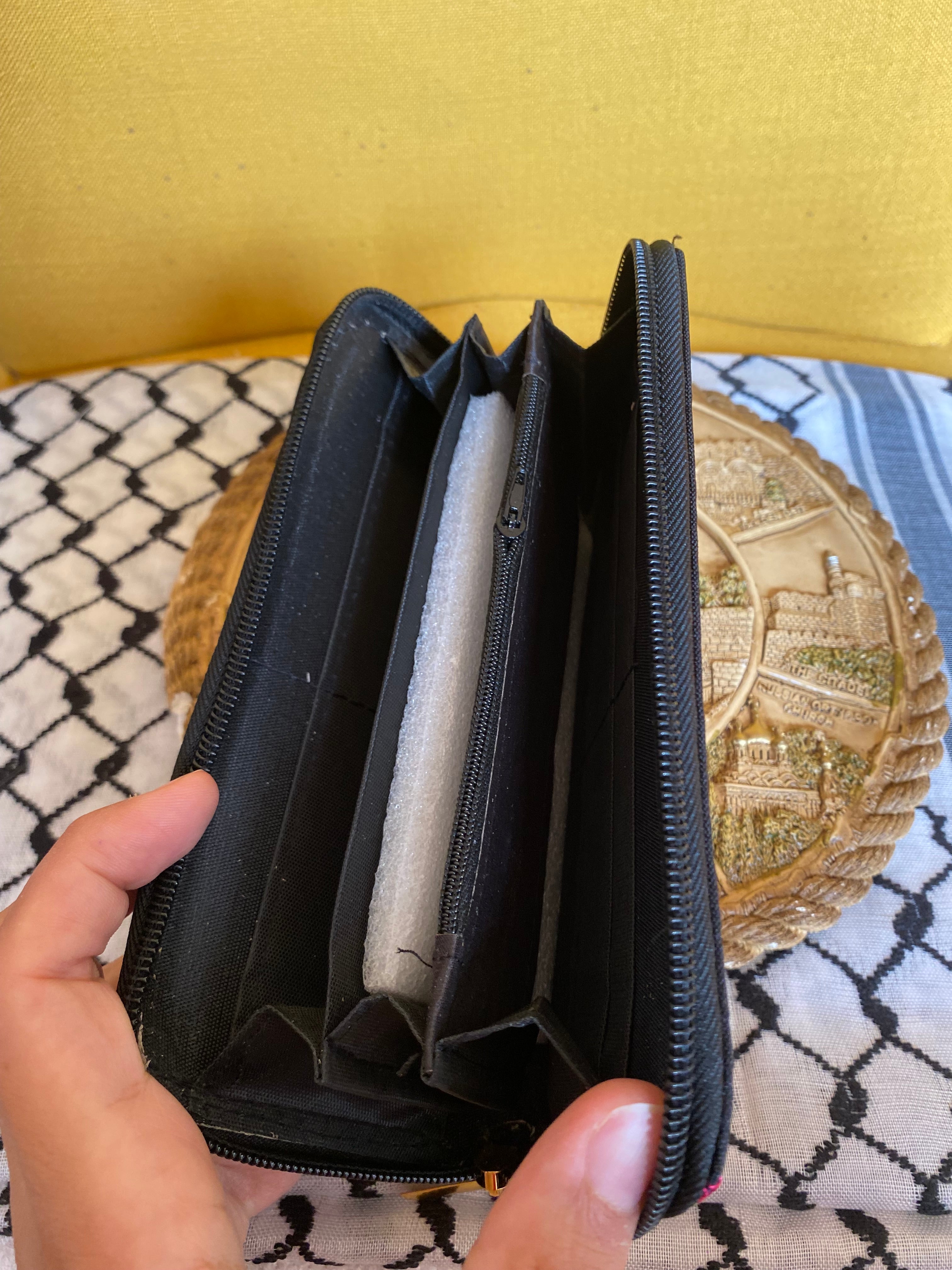 Pochette colorée – Motif tatreez palestinien