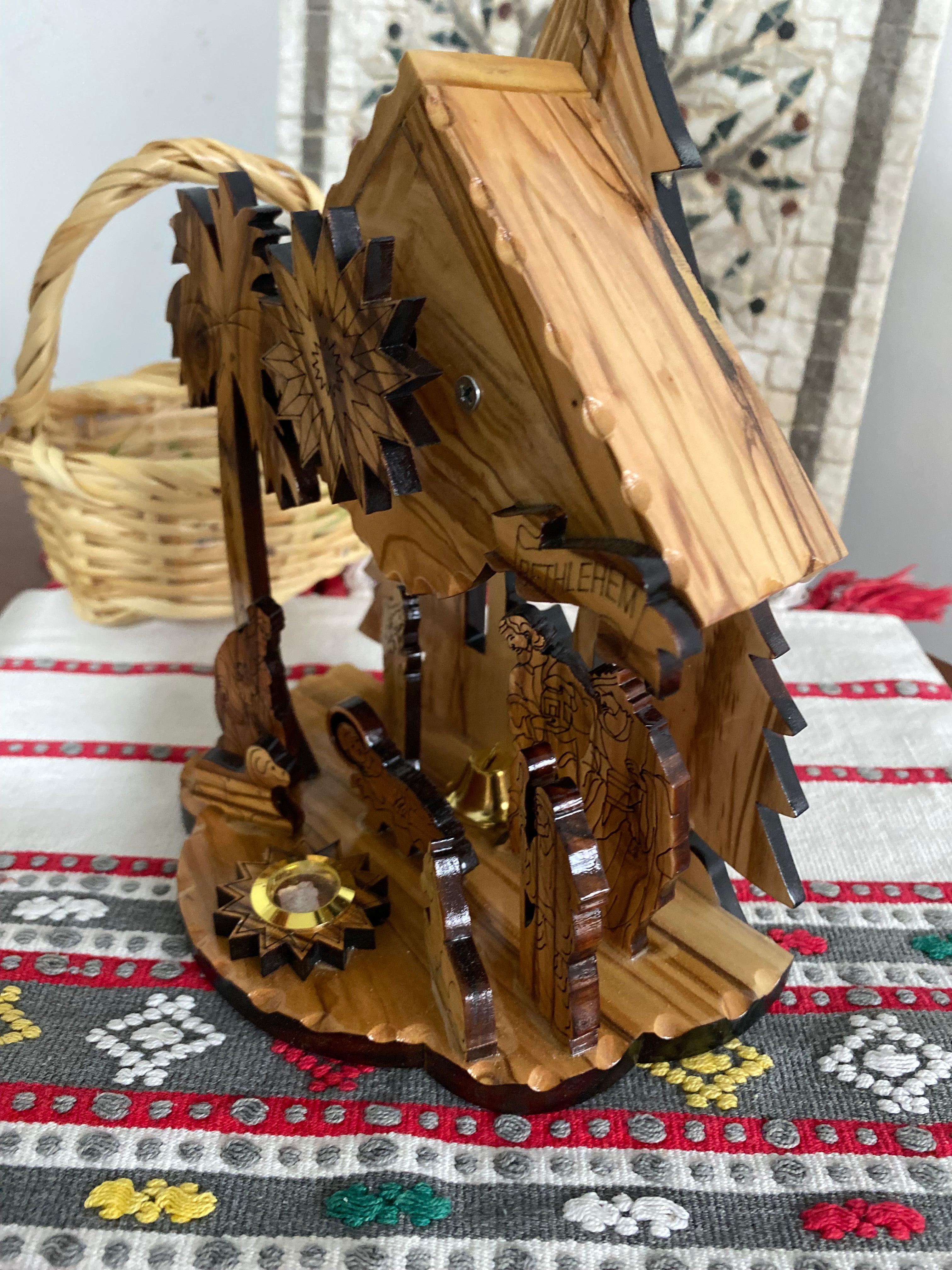 Crèche de Noël artisanale Grand format-
Musique intégrée modèle 2