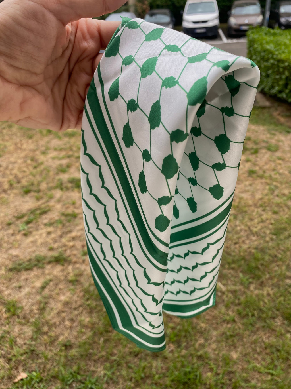 Carré motif Keffieh satiné