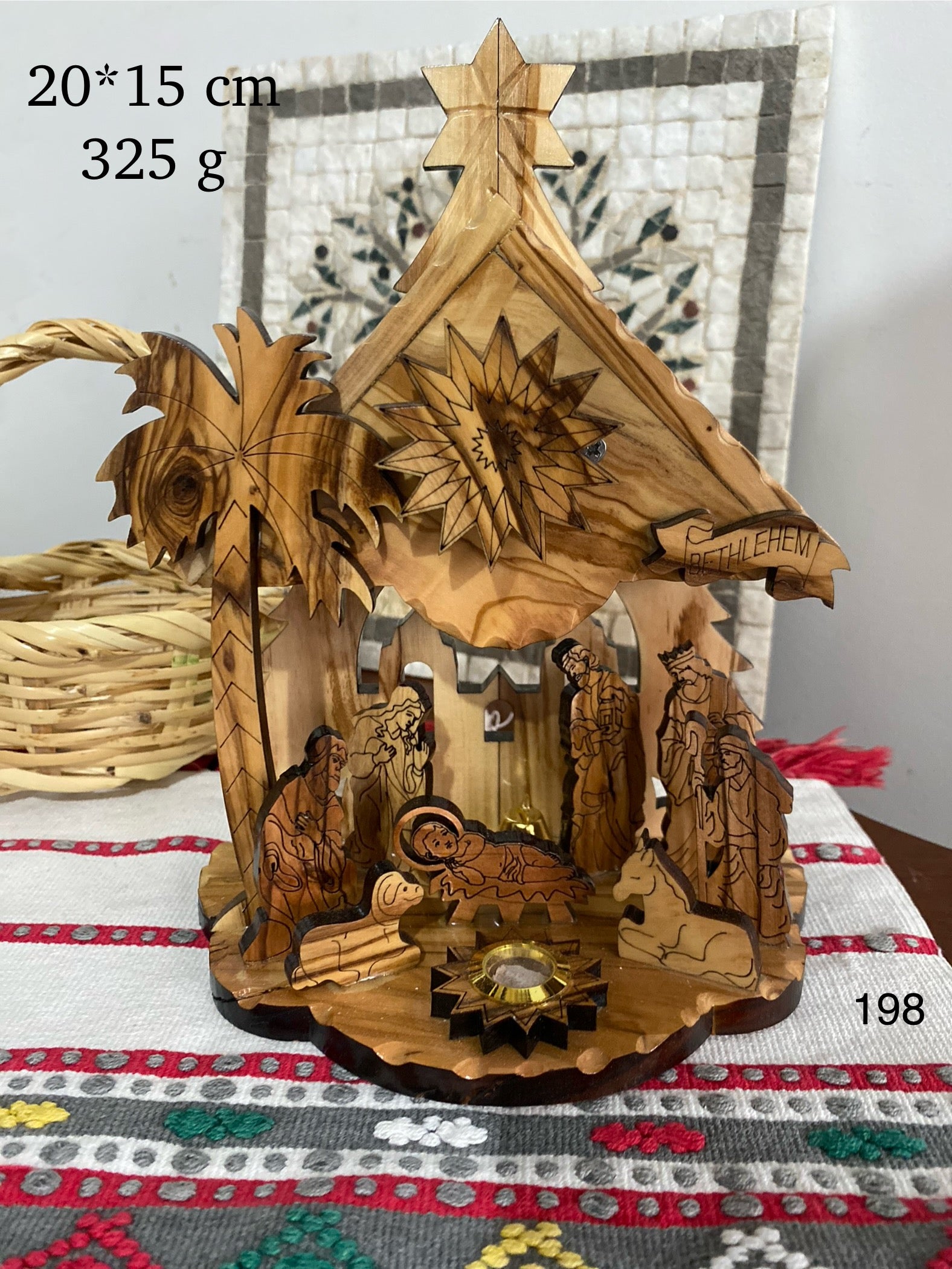 Crèche de Noël artisanale Grand format-
Musique intégrée modèle 2