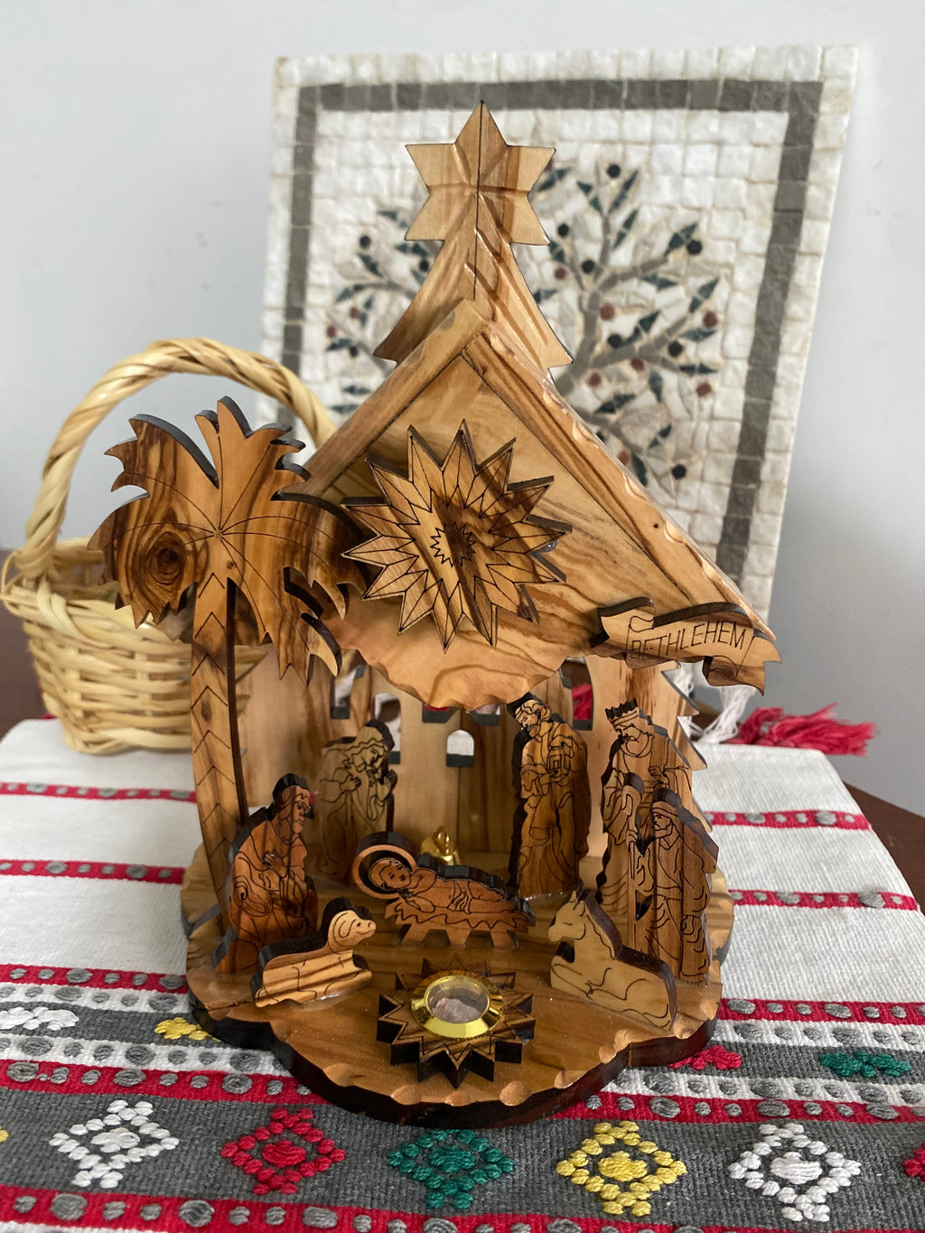 Crèche de Noël artisanale Grand format-
Musique intégrée modèle 2