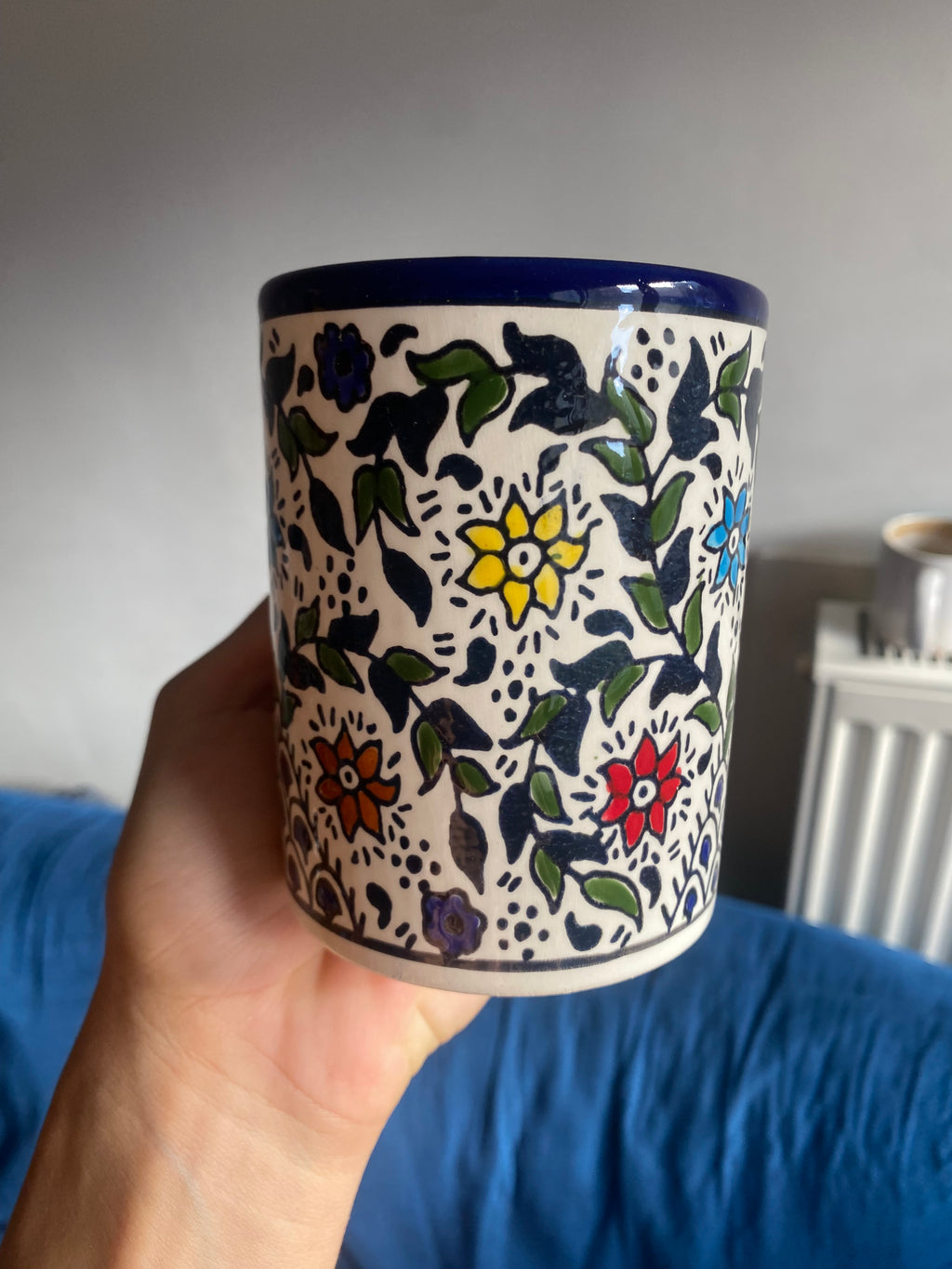 Tasse en céramique fait main– 10 cm, fleurs colorées 2