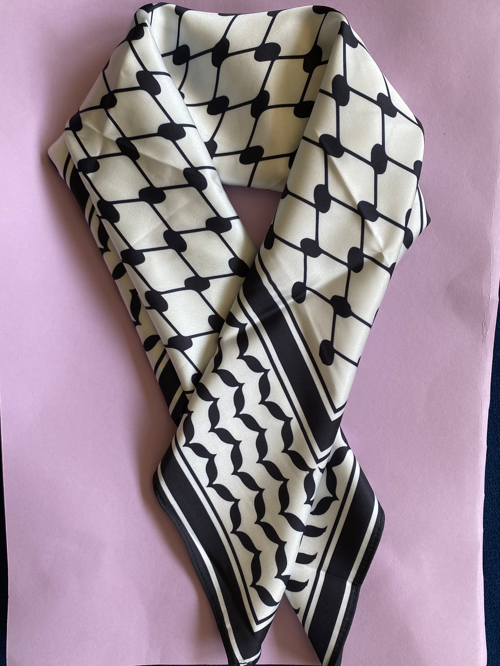 Carré motif Keffieh satiné