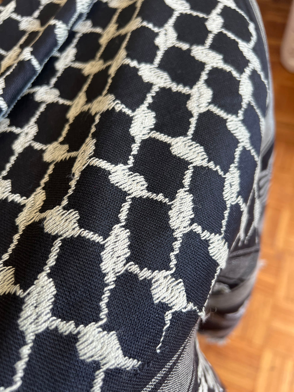 Keffieh palestinien stylé – noir/ crème