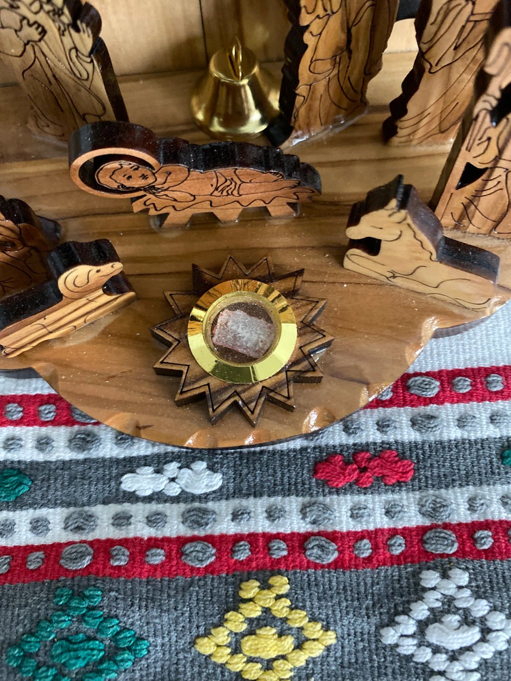 Crèche de Noël artisanale Grand format-
Musique intégrée modèle 2