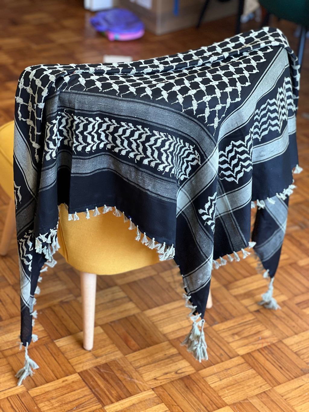 Keffieh palestinien stylé – noir/ crème