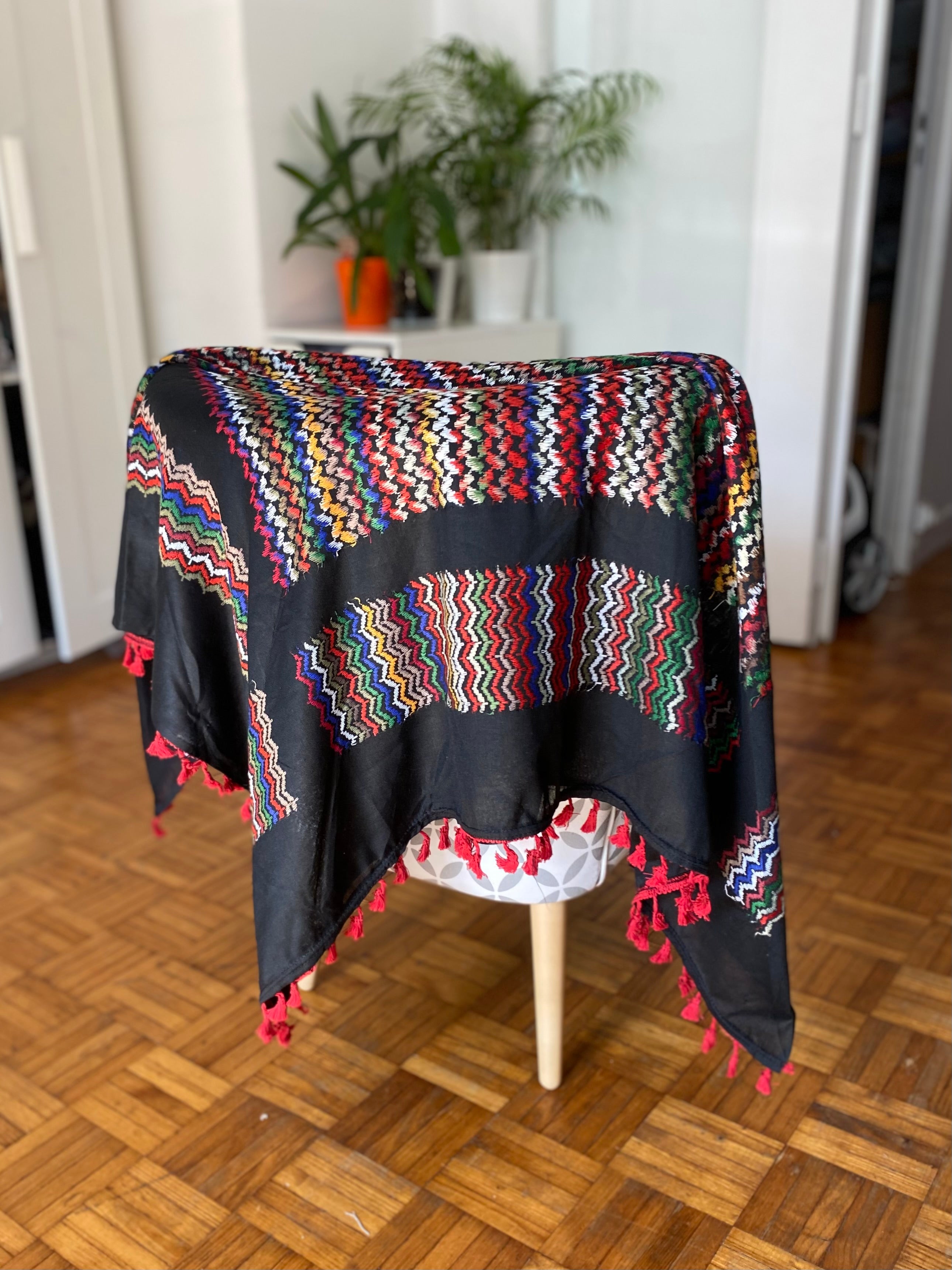Kiffieh Palestinien authentique noir multicolore avec pompons coloré
