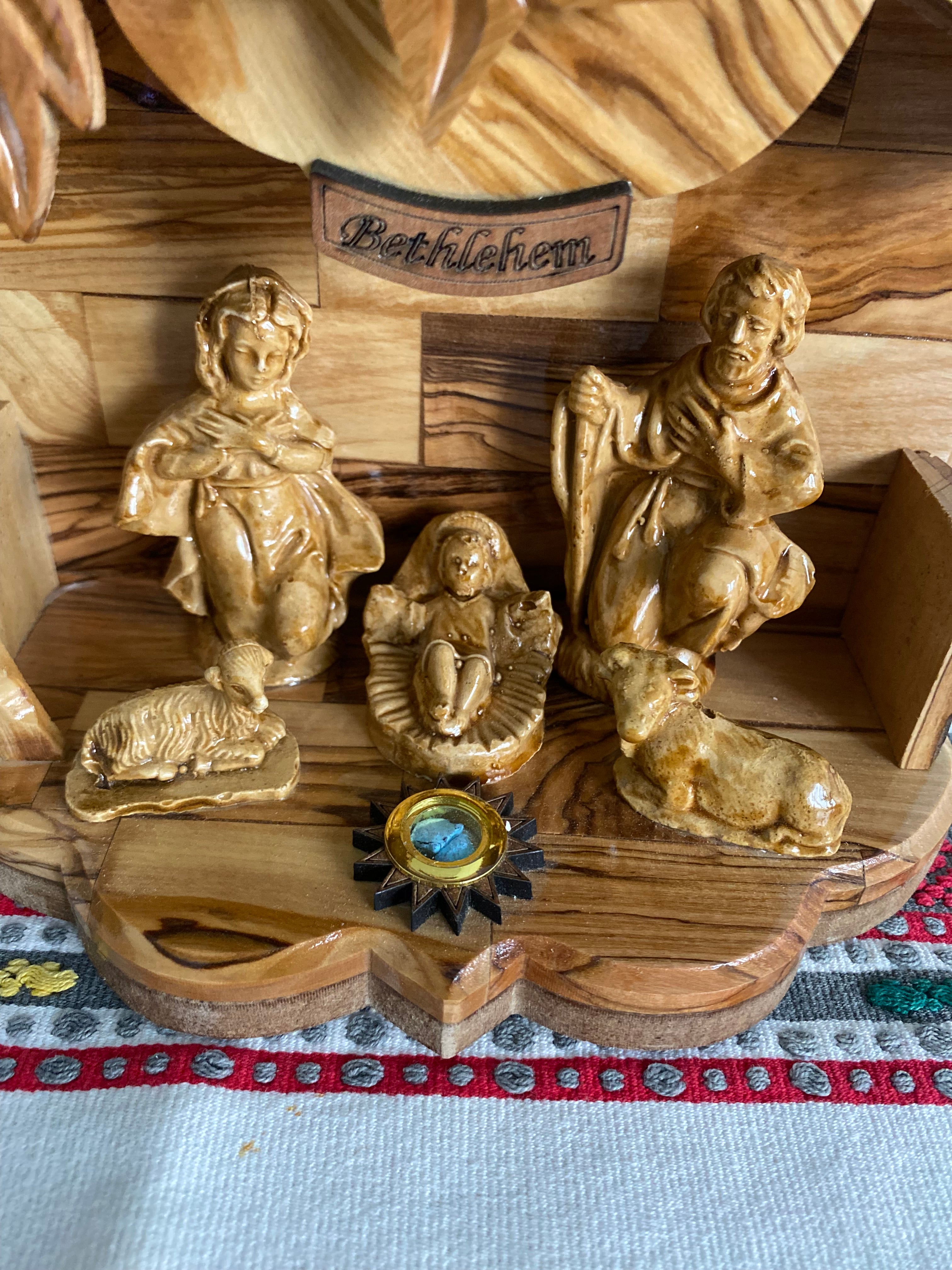 Crèche de Noël artisanale Grand format-
Musique intégrée modèle 1