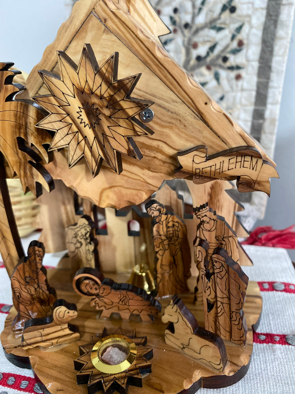 Crèche de Noël artisanale Grand format-
Musique intégrée modèle 2