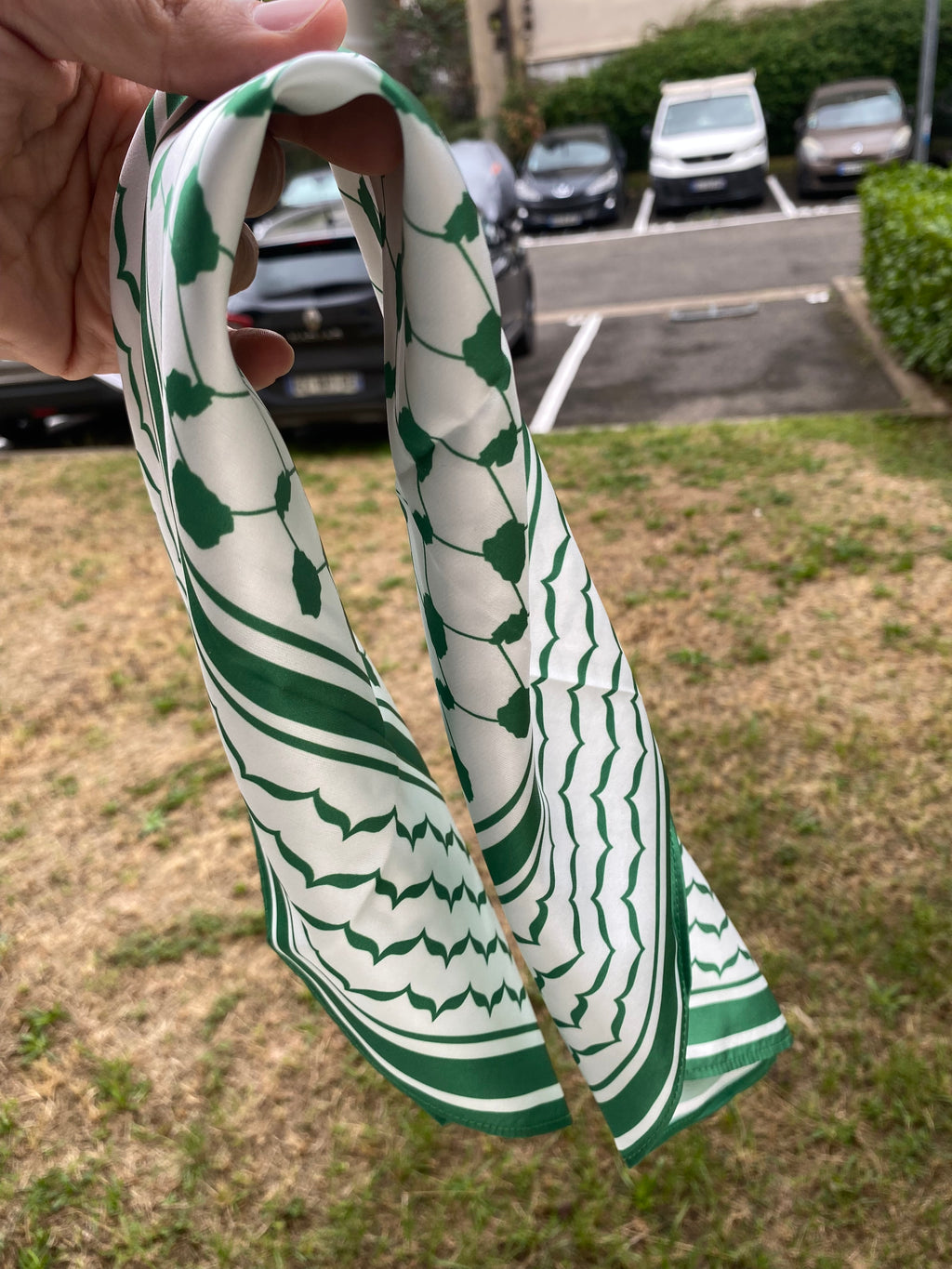 Carré motif Keffieh satiné