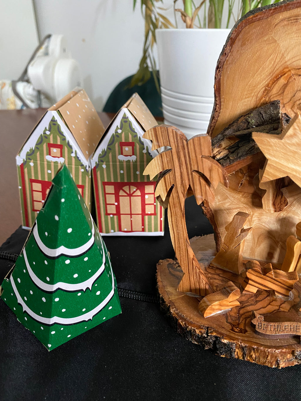 Crèche de Noël en bois d'olivier - Artisanat authentique de Bethléem