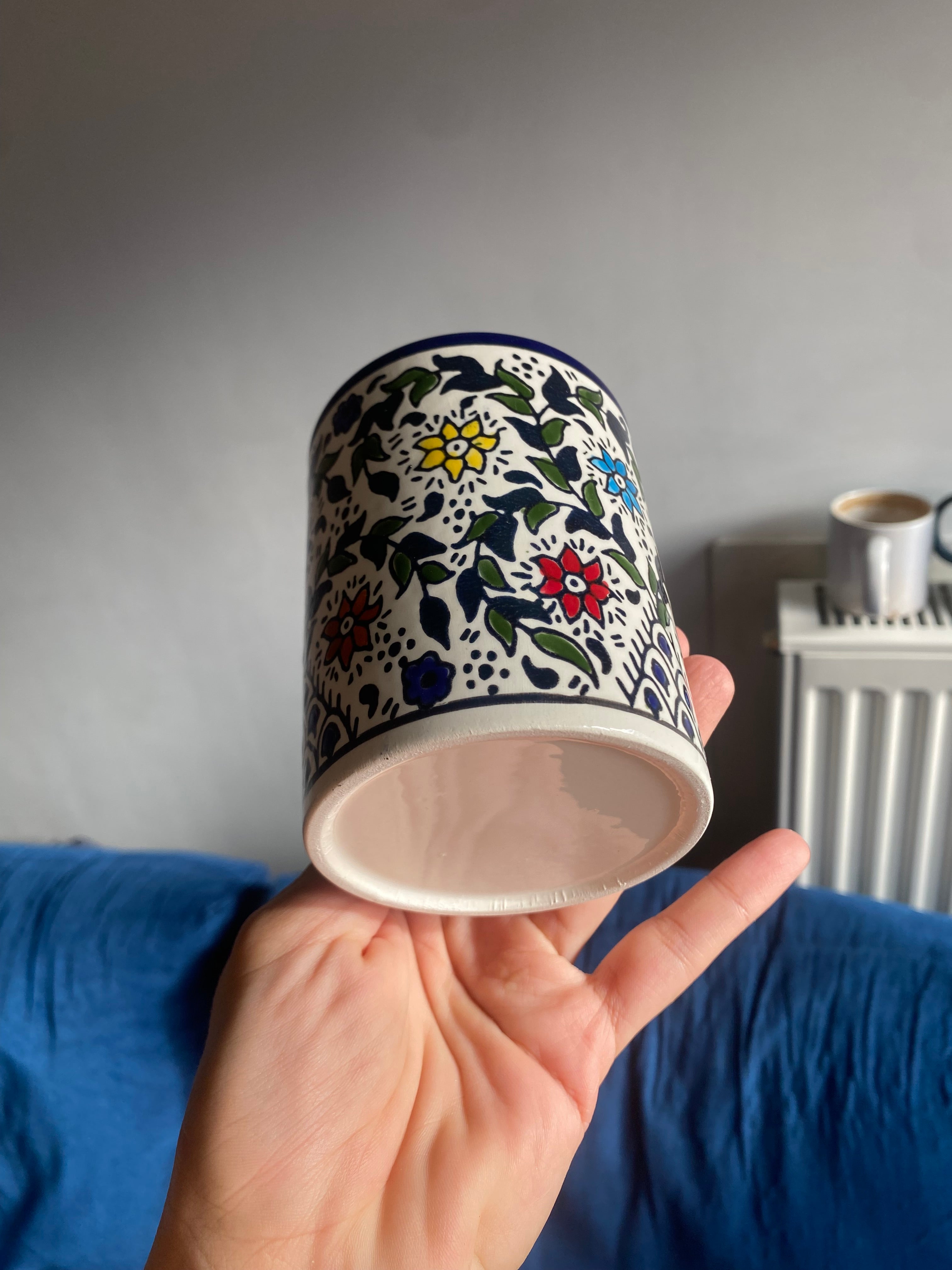 Tasse en céramique fait main– 10 cm, fleurs colorées 2
