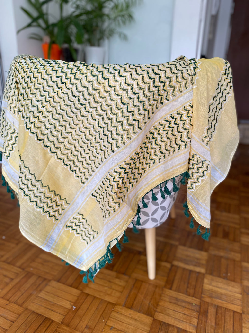 Kiffieh Palestinien authentique jaune avec pompons violets