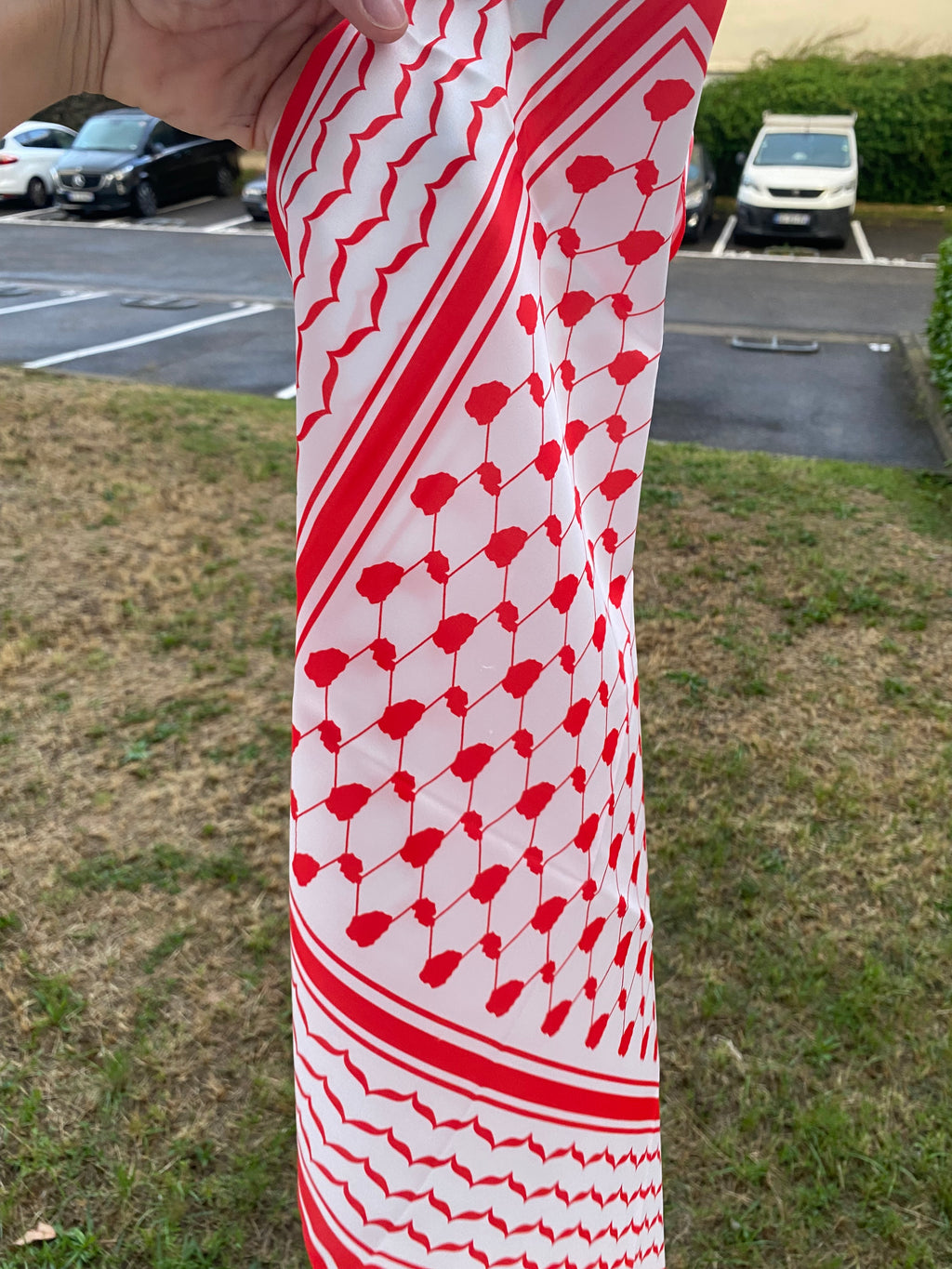 Carré motif Keffieh satiné