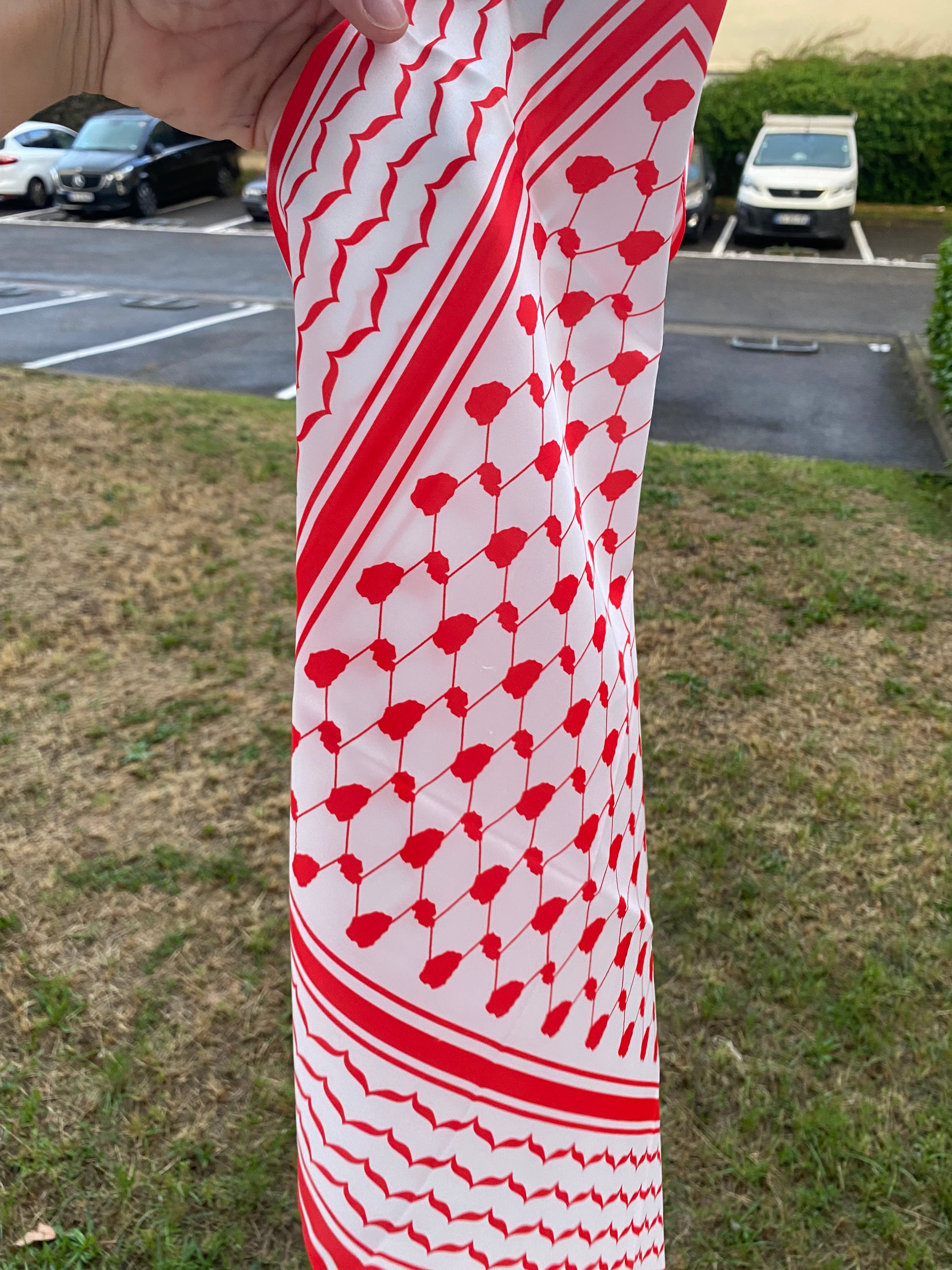 Carré motif Keffieh satiné